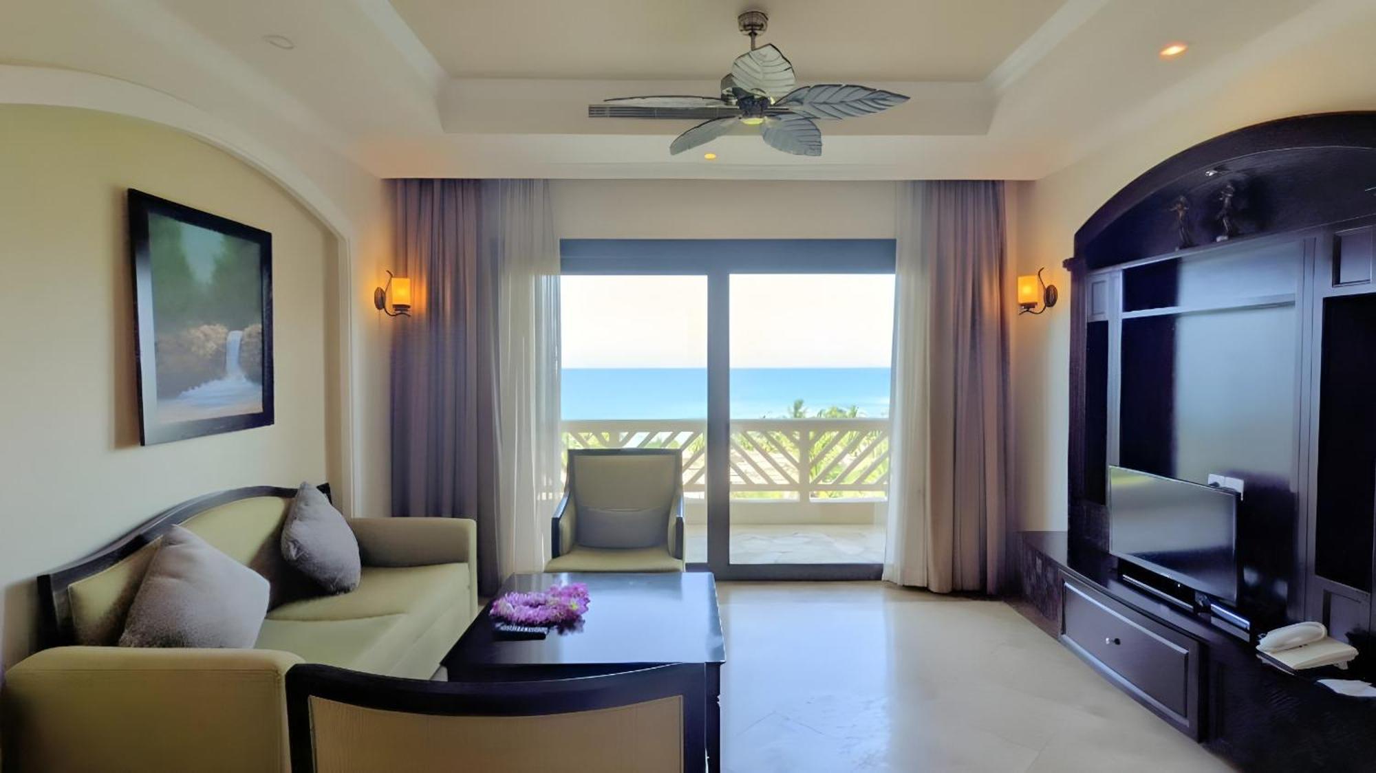 Olalani Resort & Condotel Da Nang Exterior photo